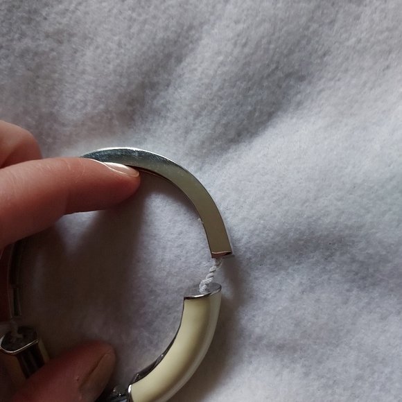 Lia sophia cuff ivory bracelet with diamond accent - Picture 4 of 4